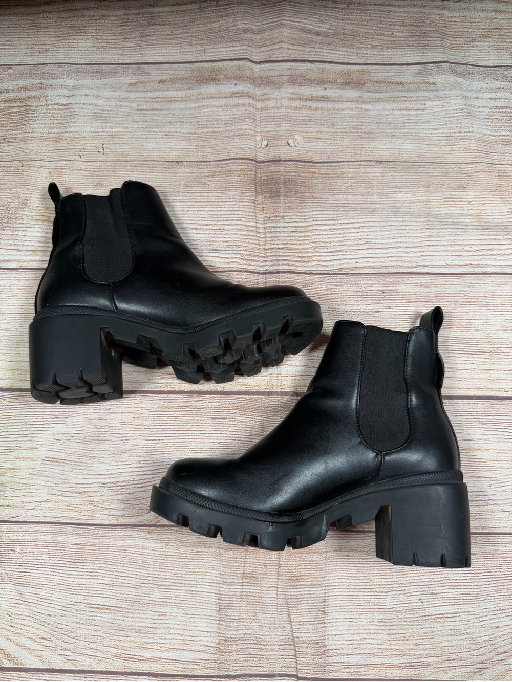 Women's Steve Madden Amulet Black Lugg‎ Chunky Boot - Sleek Platform Ankle Boot - Picture 8 of 10